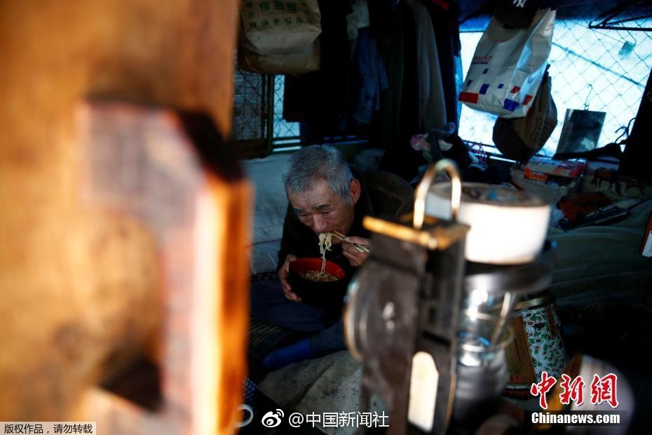 美女全裸