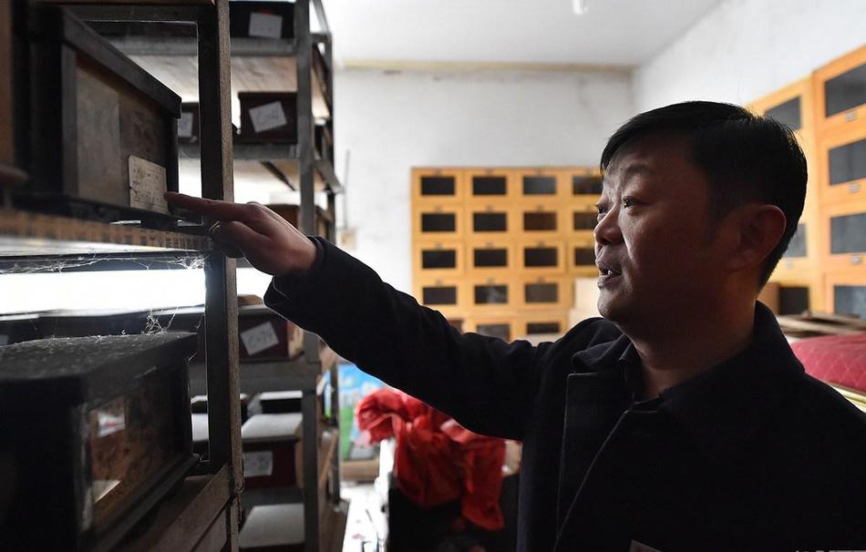据了解,目前合肥市殡仪馆骨灰存在的阁位数为8000个左右,每年都在增加