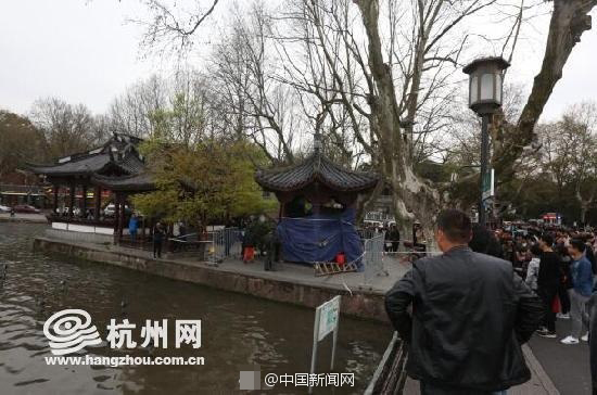 插进去操吃奶