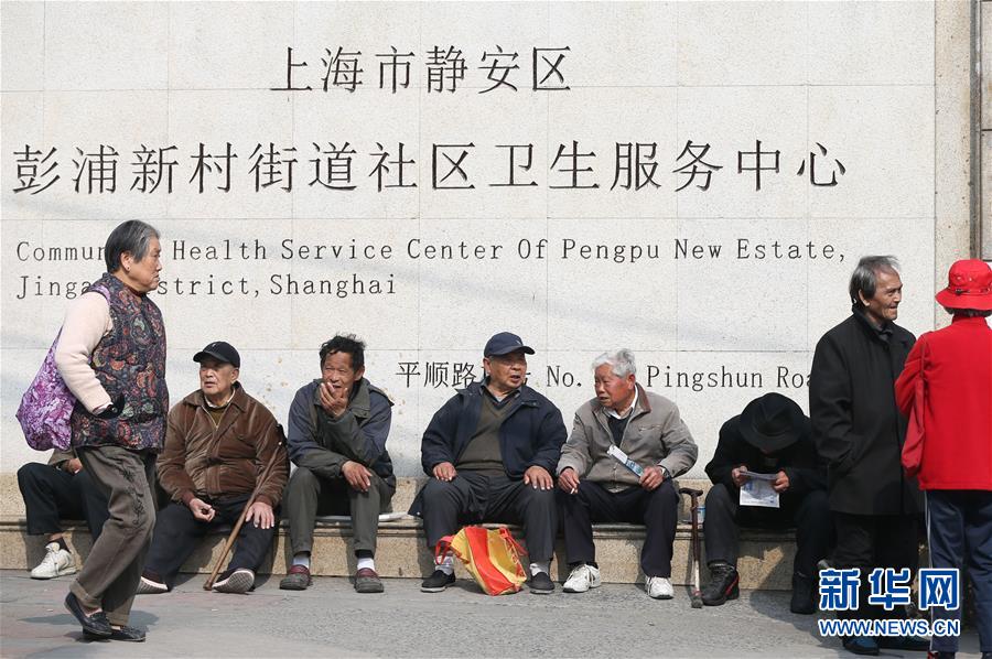 白丝JK裸体被 出水