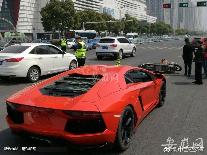 学长惩罚我下面放震蛋上课