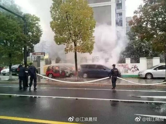 床上掰穴自拍