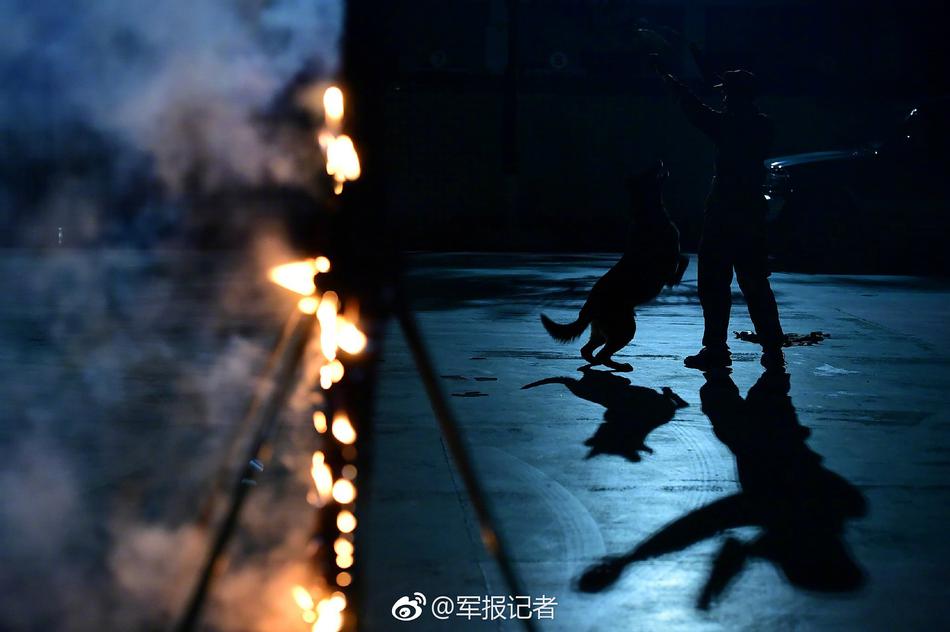 男人撒尿色情片