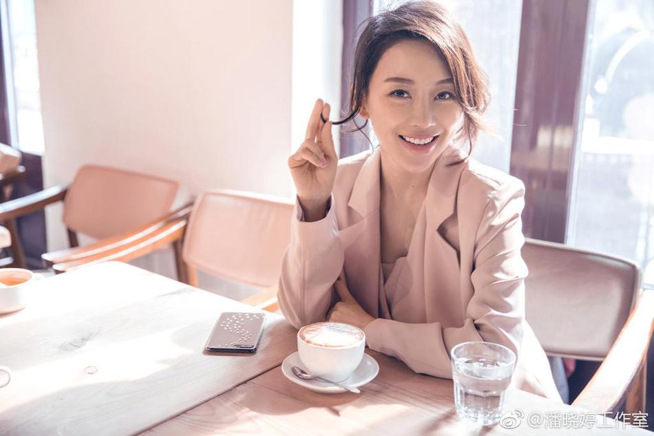 美女教师色情片