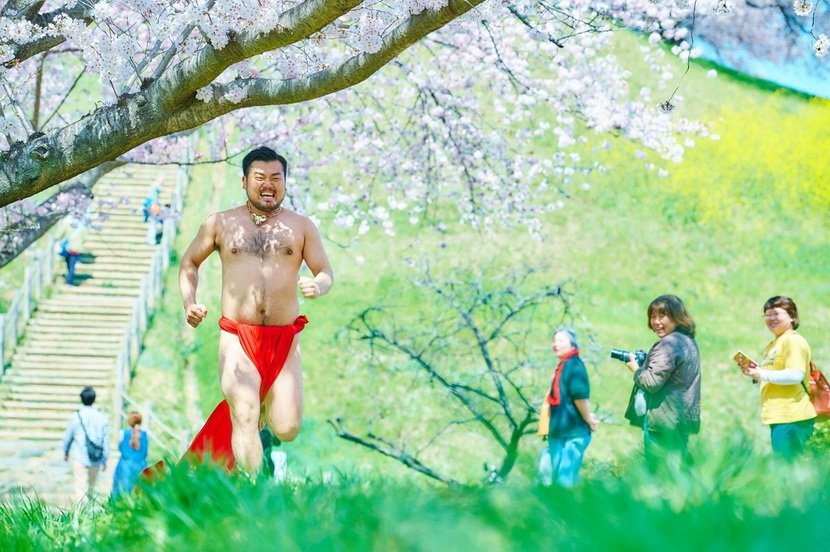 在线播放巜裸体新闻8