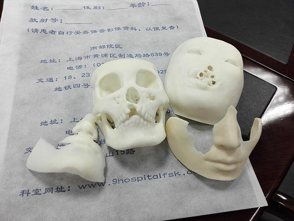 表妺洗澡让我进去摸她奶