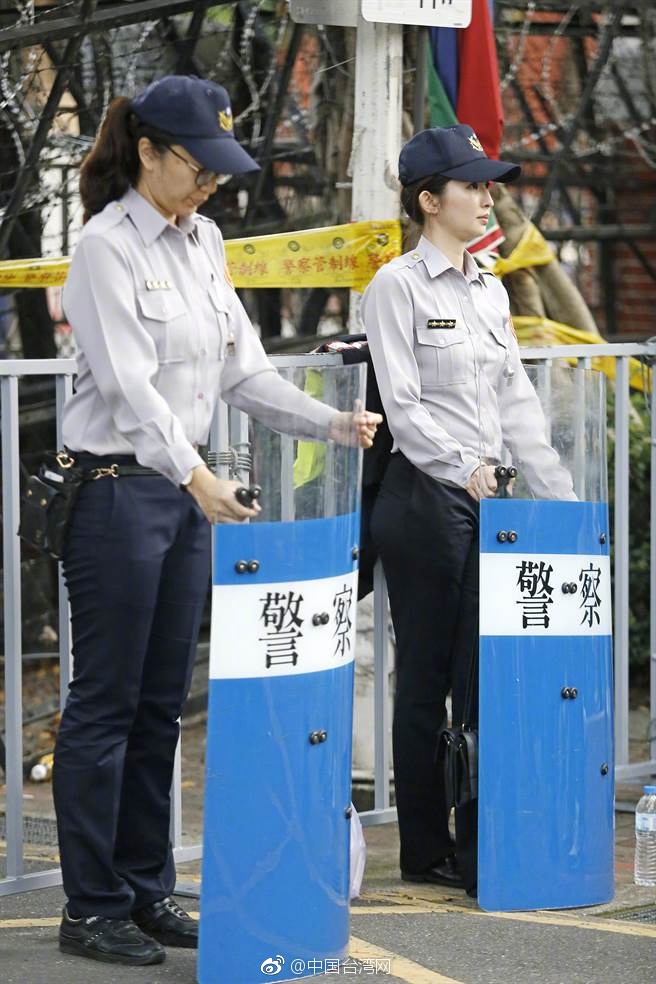 黑人在韩国玩人妻Hd