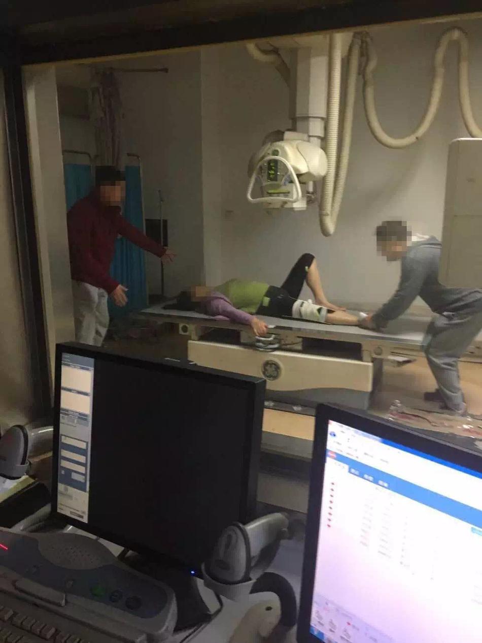 免费 在线 色情