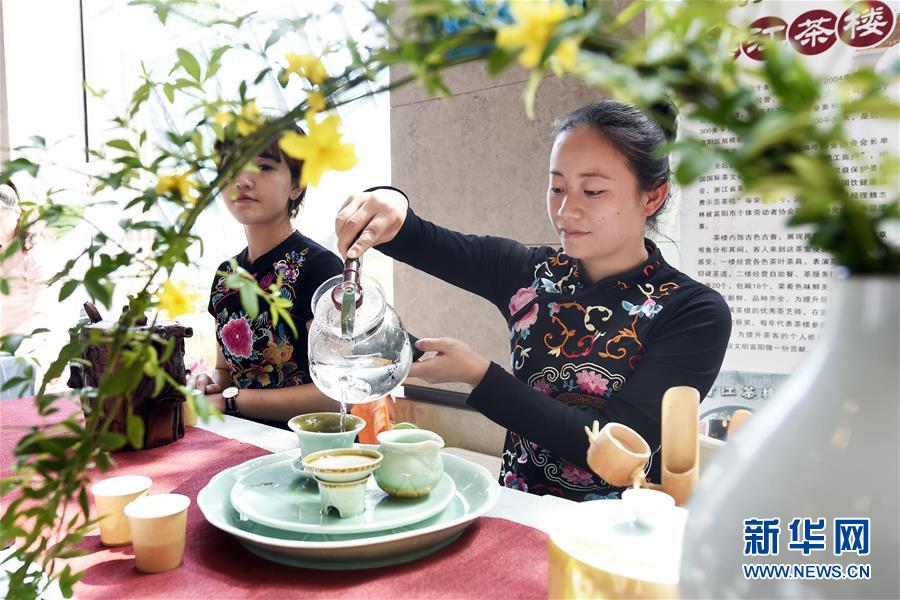 美女脱衣主播