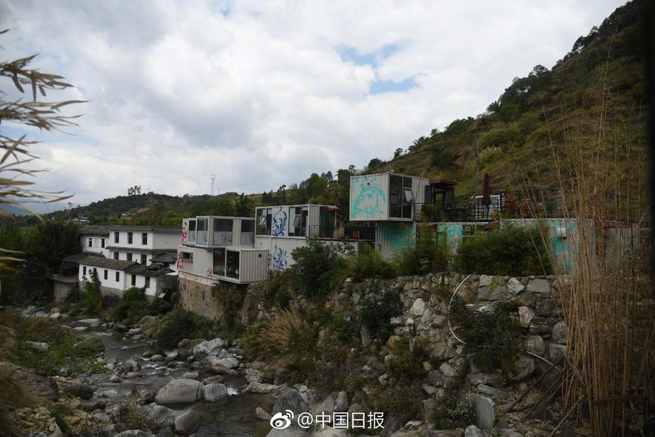 女人扒开尿口让男人捅