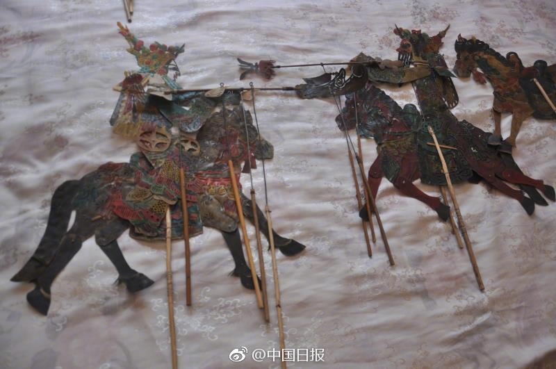女人叉开腿让男人捅