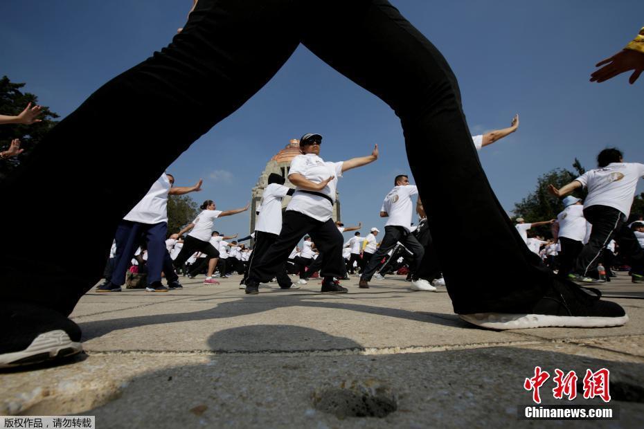 老师自慰战像素SLG游戏