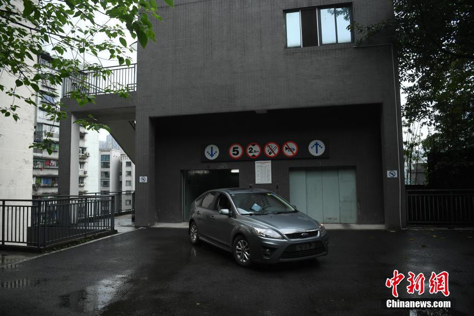 白丝校花 扒开美腿甜美打扑克