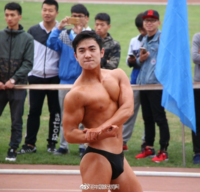 美女老师插逼