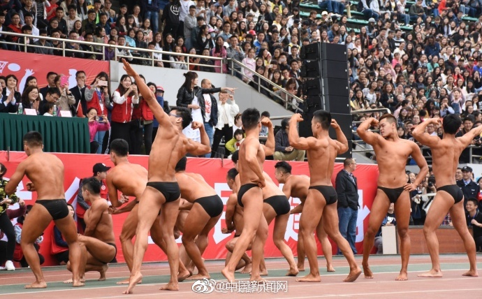 粗大禁伦亲女h霍水