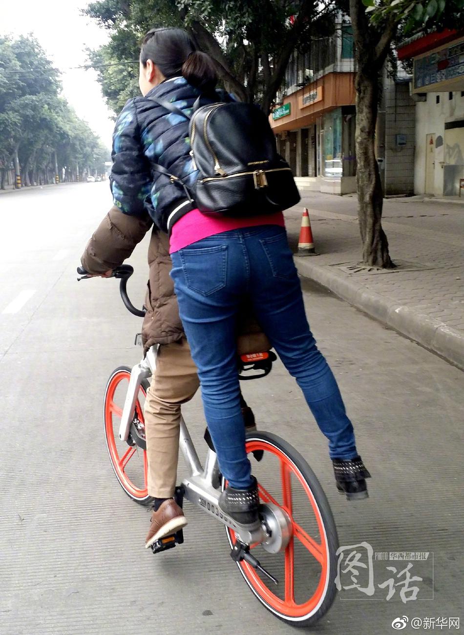 李艺彤