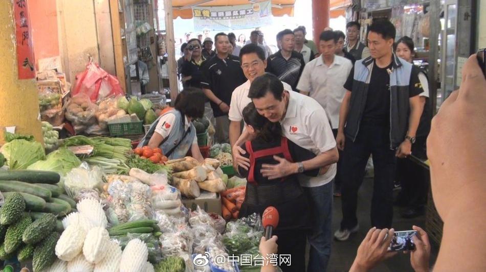 女人扒开腿婬乱A片