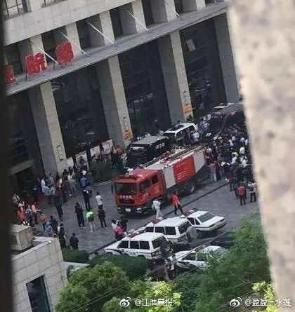 同桌扒开我腿用震蛋器折磨我