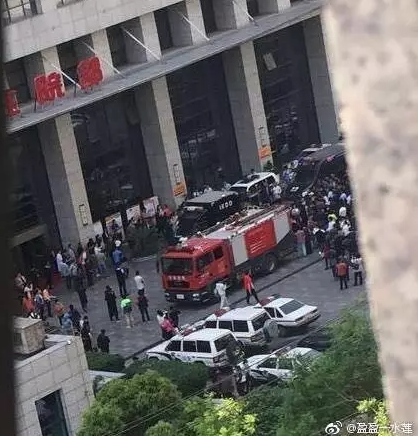 武警正装男同交警巨大激情