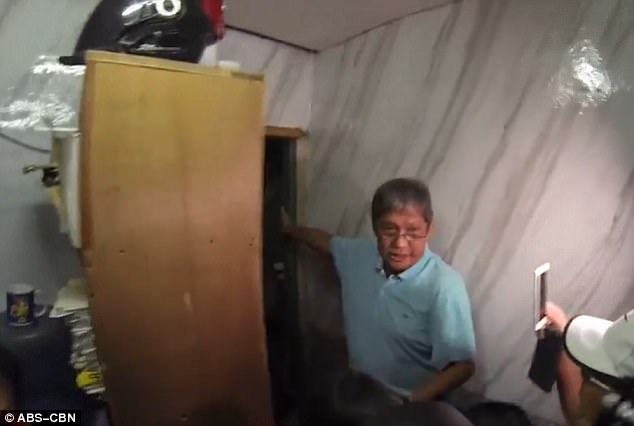 男人的 伸到 屁股直播