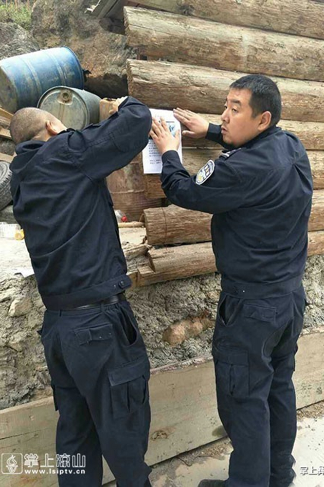 男男脱裤子 小jij鼓起来