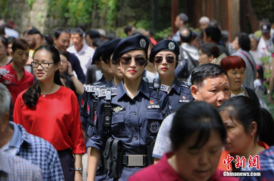 爸爸叫我cod妈妈小新外婆的故事