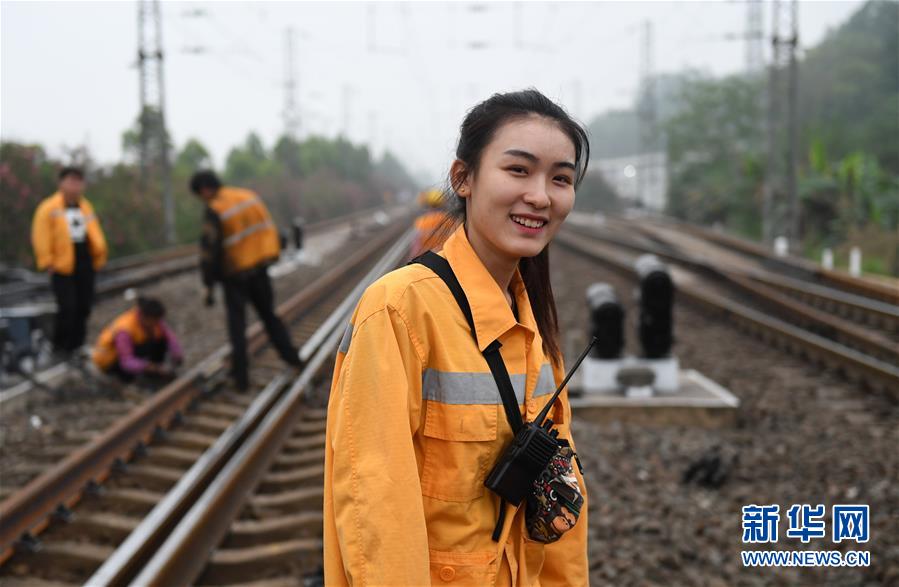 骨头能看狗和女人操逼的