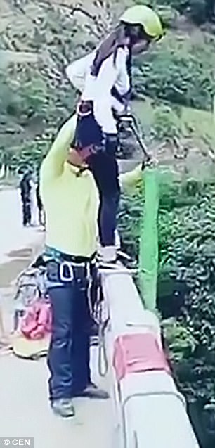 女仆 打屁股 和 鞭打