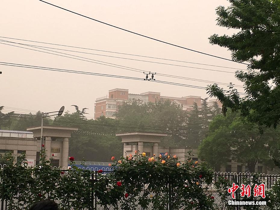 男Ji大巴进入女人的图片