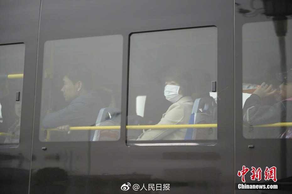动漫美女哭着扒开 往里面注水