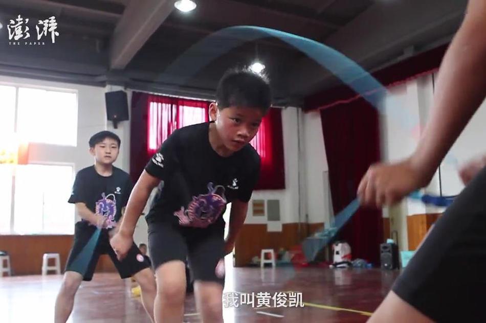 游泳女教练漏点