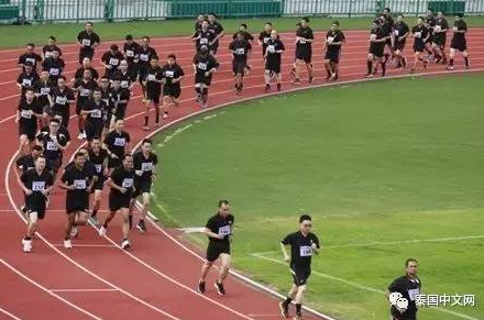 100%露奶头