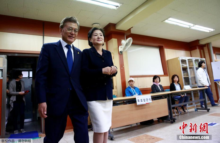公园女厕偷窥100部A片