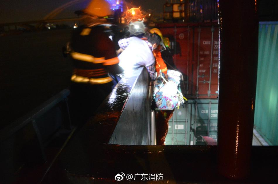 粗大挺进玉芬双腿间红杏出墙朵朵