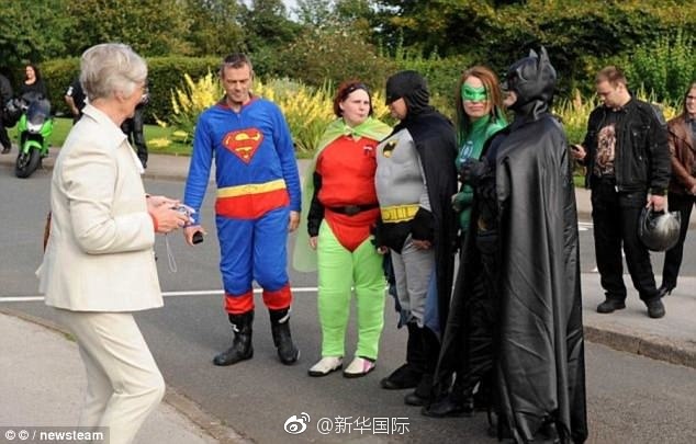 双乳赤裸裸跪趴掀裙子打屁股