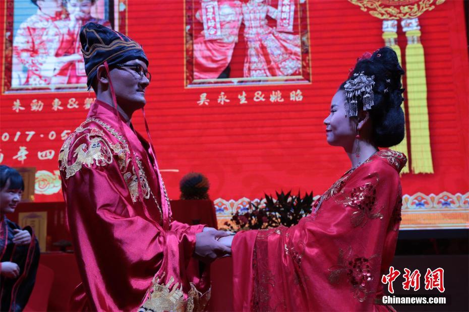 别揉我奶头 啊 嗯嗯玉足