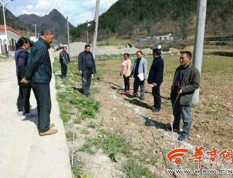 男Ji大巴进入女人的图片