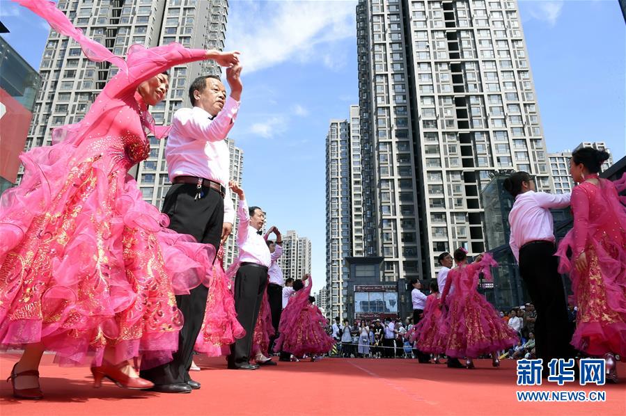 老师的丰满大乳奶