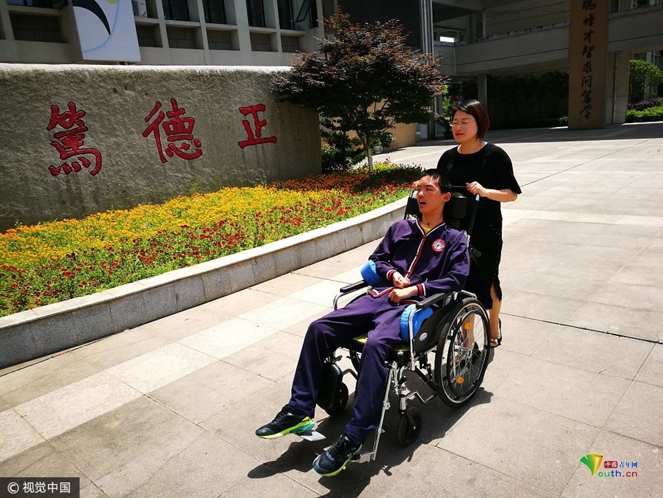 男生扒开 伸进