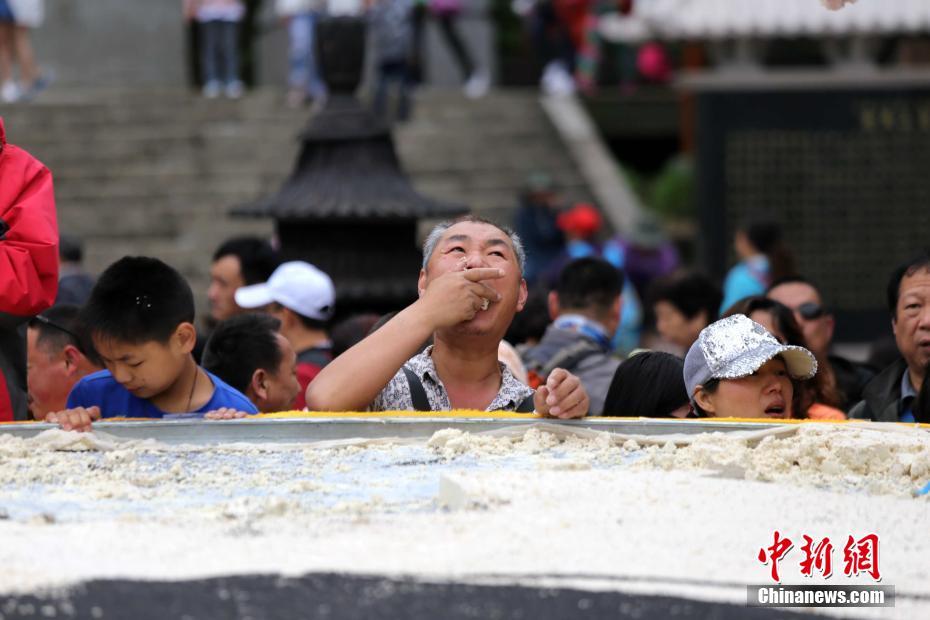 丰满少妇拍毛片
