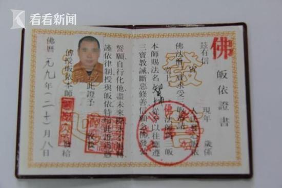 一小孩和妈妈摘萝卜不盖被子(黄)