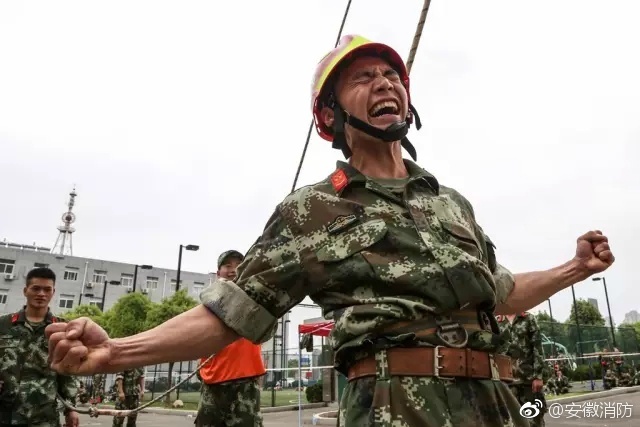 女人脱光正面照黄色三级免费片