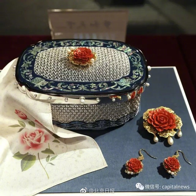 欧美浓毛大泬老妇人乱爱