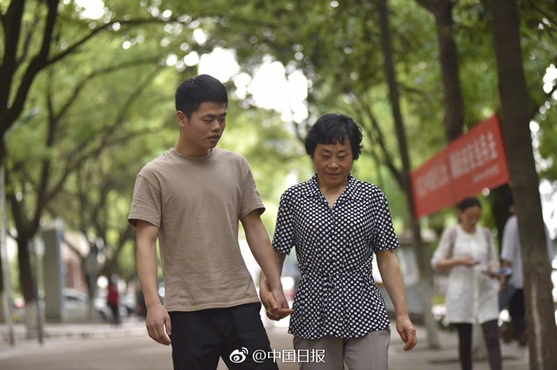 上课呢～别揉我胸 啊 啊