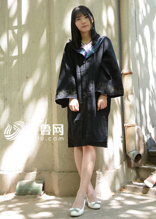 白丝女仆疯狂 喷水自慰绿巨人