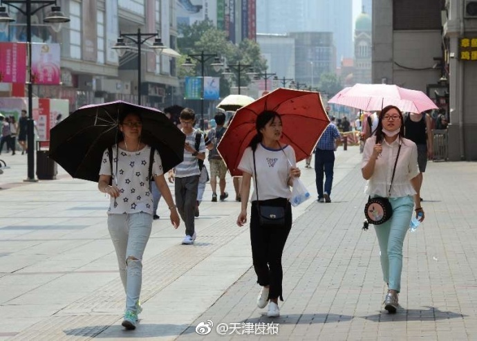 偷拍 走光 熟女
