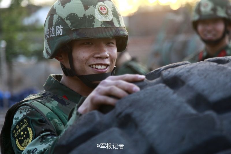 玩弄OL丝袜高跟秘书