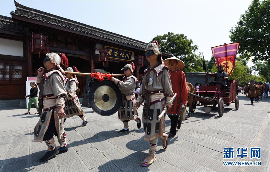 亚洲成人视频