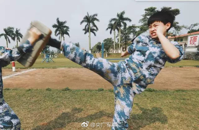 李艺彤