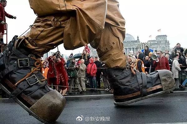 四月最新沟厕盗摄在线